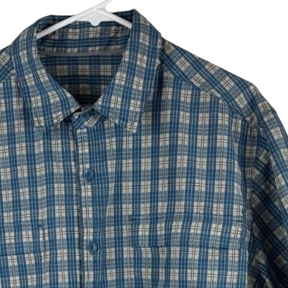 Royal Robbins Button Down Shirt Mens XL Blue Plaid Short Sleeve Hiking Outdoor